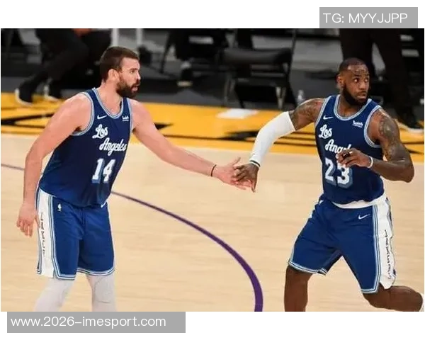 库巴追三人组本赛季表现出色14场比赛正负值高达61净效率达到150 库巴追三人组本赛季表现出色14场比赛正负值高达61净效率达到150